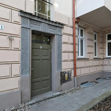 Cosy Near The Old Town By Renters Apartamento
