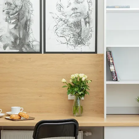 Cosy Near The Old Town By Renters 아파트